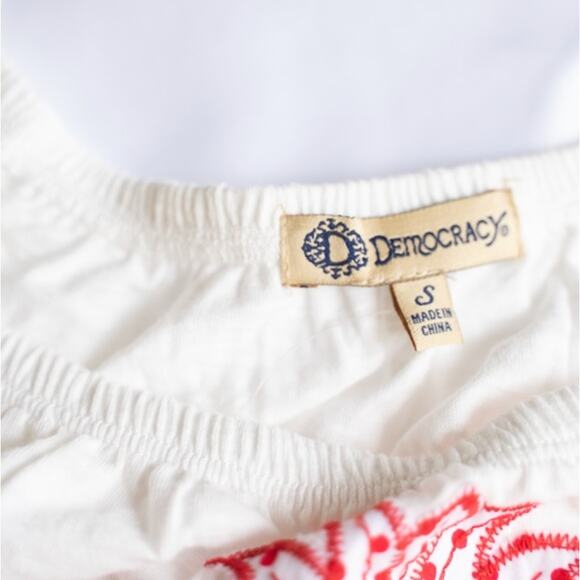 NWT Democracy Red Floral Embroidered Off Shoulder Top Blouse S - Picture 7 of 8